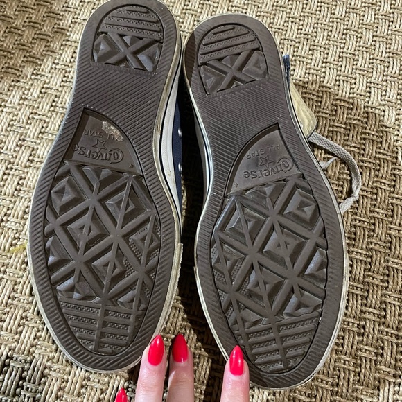 Converse - Picture 2 of 3